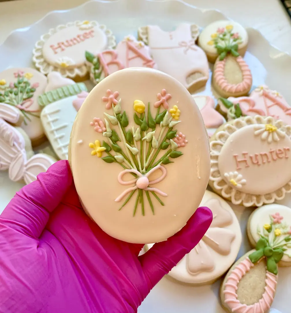 Beautifully decorated sugar cookie by Rose and Sugar